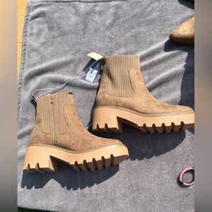 🔥 NWT 🔥 NEW Universal Thread Tan Kyrie Boots Size 9.5 and 10